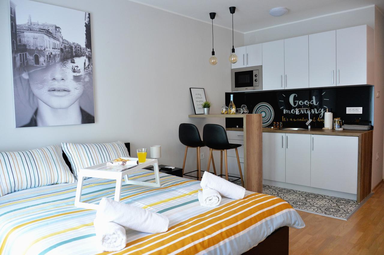 Apartment Pleasure Novi Sad Buitenkant foto